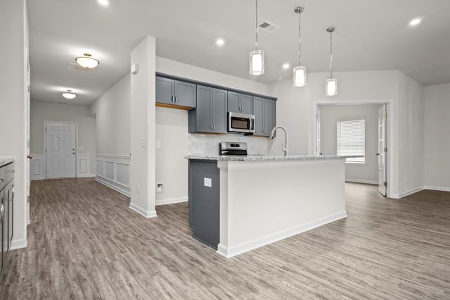 1379 English Oak Dr, Clarksville, TN 37043