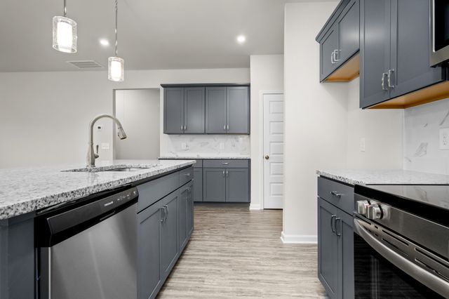 1379 English Oak Dr, Clarksville, TN 37043