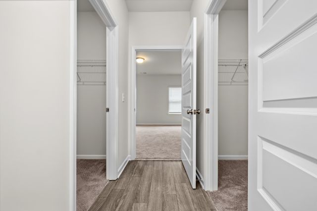 1379 English Oak Dr, Clarksville, TN 37043