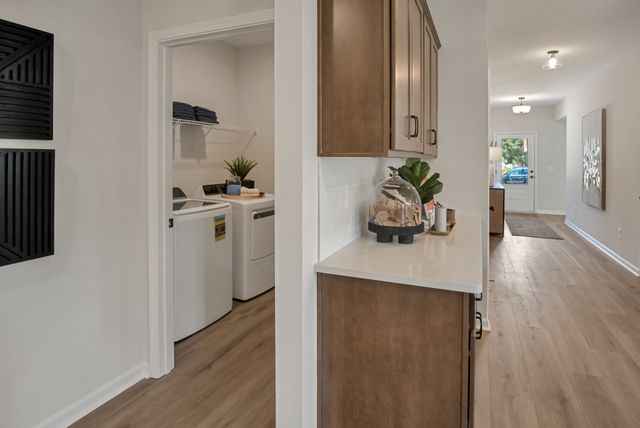 1379 English Oak Dr, Clarksville, TN 37043