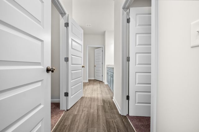 1379 English Oak Dr, Clarksville, TN 37043