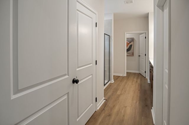 1379 English Oak Dr, Clarksville, TN 37043