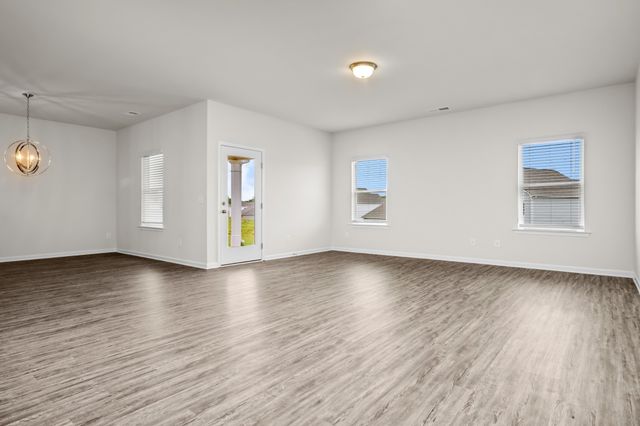 1379 English Oak Dr, Clarksville, TN 37043