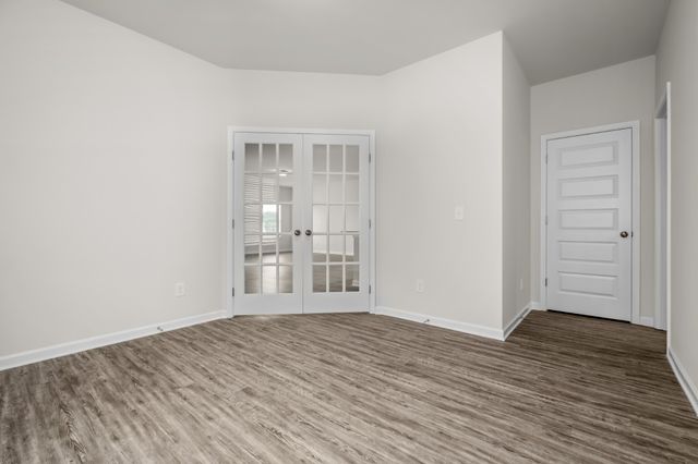 1379 English Oak Dr, Clarksville, TN 37043