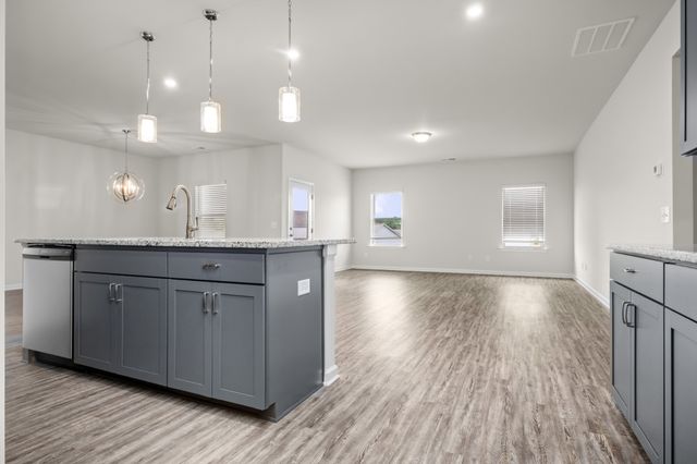 1379 English Oak Dr, Clarksville, TN 37043