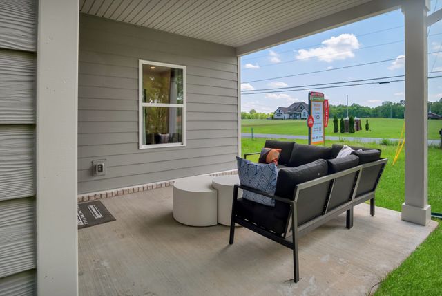 1379 English Oak Dr, Clarksville, TN 37043