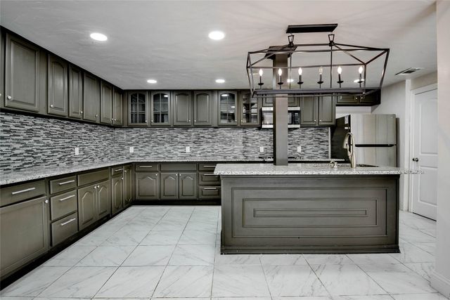 1722 Northbrook Court, Arlington, TX 76012