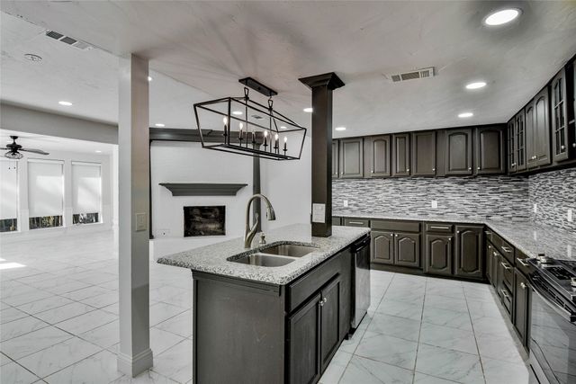 1722 Northbrook Court, Arlington, TX 76012