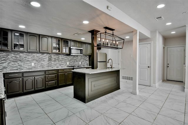 1722 Northbrook Court, Arlington, TX 76012