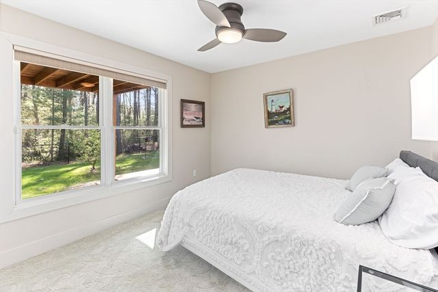 8 Dunham Rd, Freetown, MA 02702