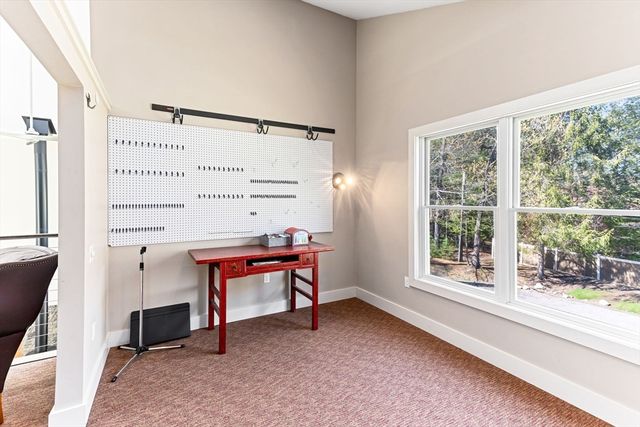 8 Dunham Rd, Freetown, MA 02702