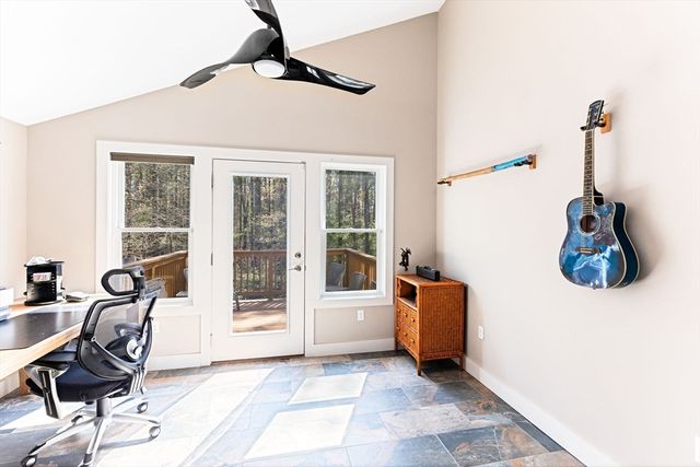 8 Dunham Rd, Freetown, MA 02702