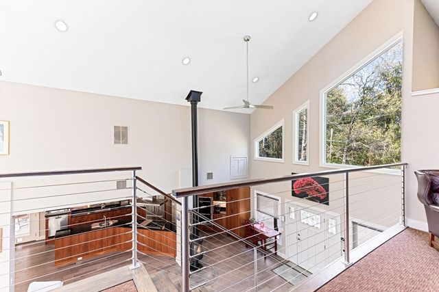8 Dunham Rd, Freetown, MA 02702