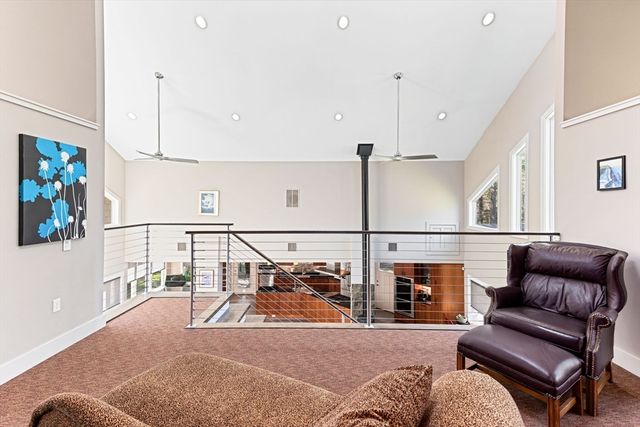 8 Dunham Rd, Freetown, MA 02702