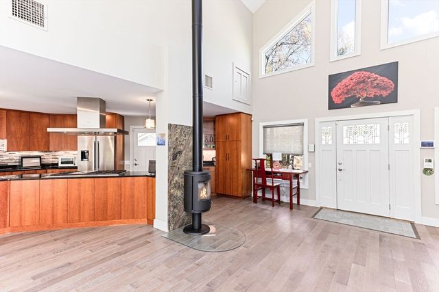 8 Dunham Rd, Freetown, MA 02702