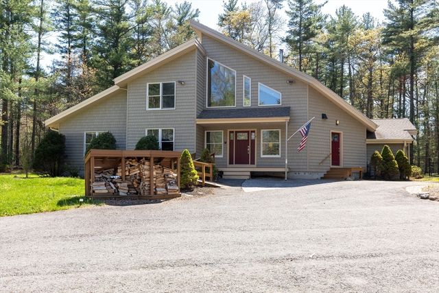 8 Dunham Rd, Freetown, MA 02702