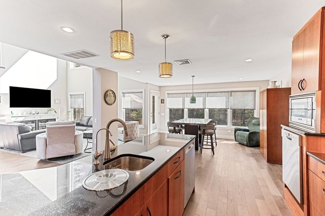 8 Dunham Rd, Freetown, MA 02702