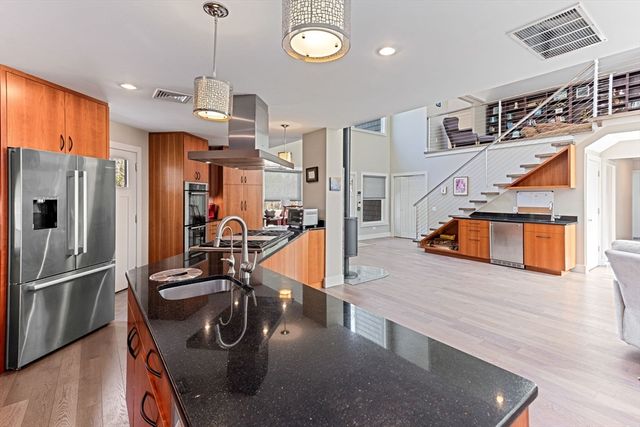 8 Dunham Rd, Freetown, MA 02702
