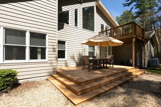 8 Dunham Rd, Freetown, MA 02702