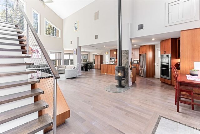 8 Dunham Rd, Freetown, MA 02702