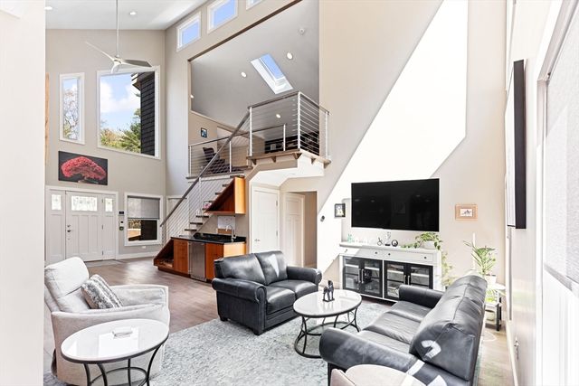 8 Dunham Rd, Freetown, MA 02702