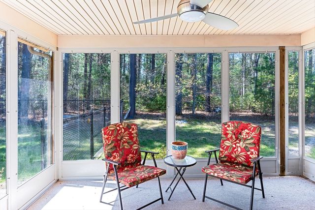 8 Dunham Rd, Freetown, MA 02702