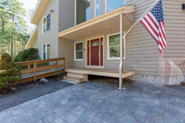 8 Dunham Rd, Freetown, MA 02702