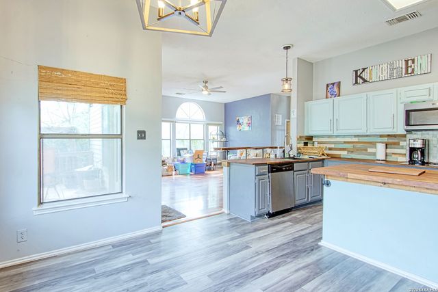 14014 SHIRE OAK ST, San Antonio, TX 78247