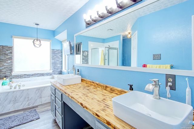 14014 SHIRE OAK ST, San Antonio, TX 78247