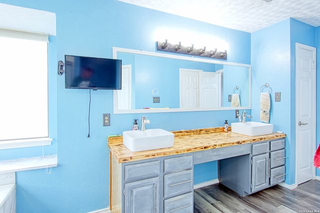 14014 SHIRE OAK ST, San Antonio, TX 78247