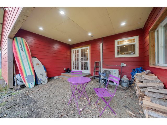 4204 DOGWOOD Ave, Tillamook, OR 97141