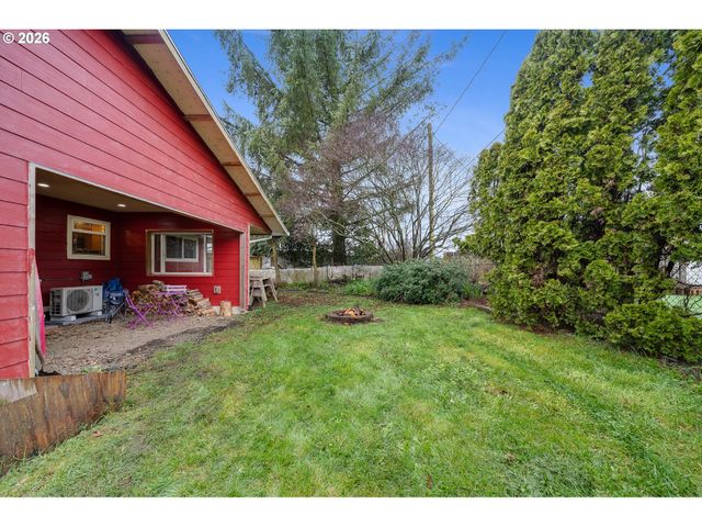 4204 DOGWOOD Ave, Tillamook, OR 97141