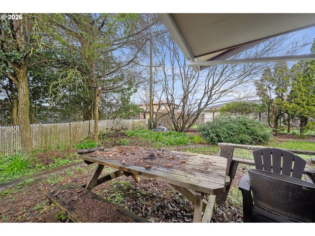 4204 DOGWOOD Ave, Tillamook, OR 97141