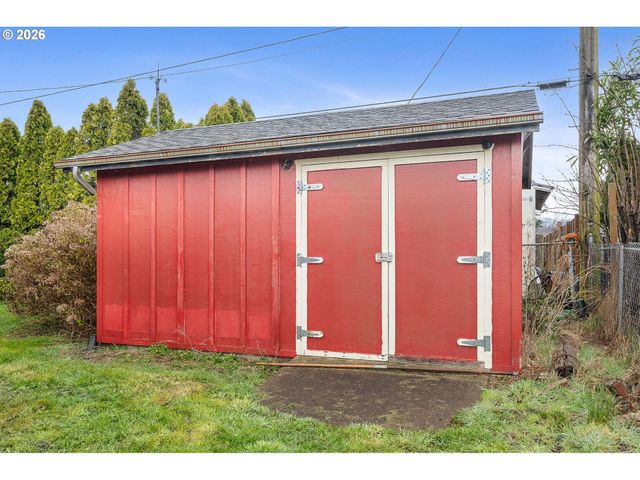 4204 DOGWOOD Ave, Tillamook, OR 97141