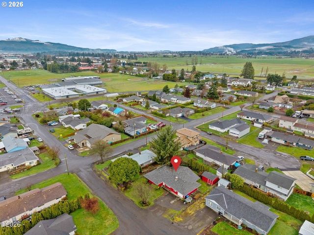 4204 DOGWOOD Ave, Tillamook, OR 97141