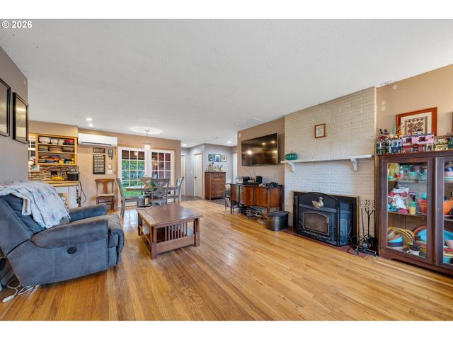 4204 DOGWOOD Ave, Tillamook, OR 97141