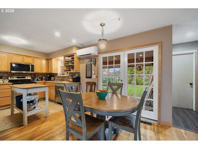 4204 DOGWOOD Ave, Tillamook, OR 97141