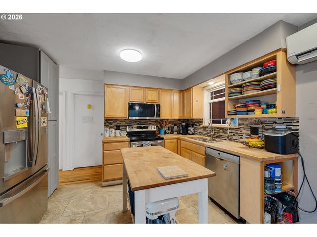 4204 DOGWOOD Ave, Tillamook, OR 97141