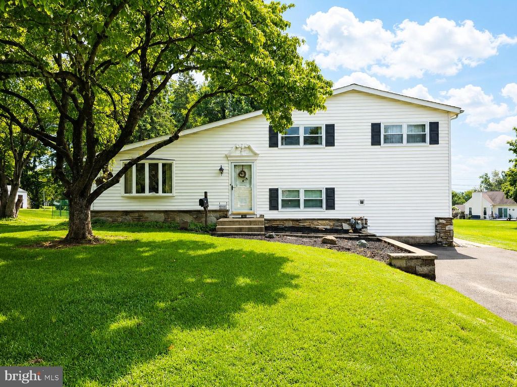 161 DUNGAN RD, SOUTHAMPTON, PA 18966 — exterior