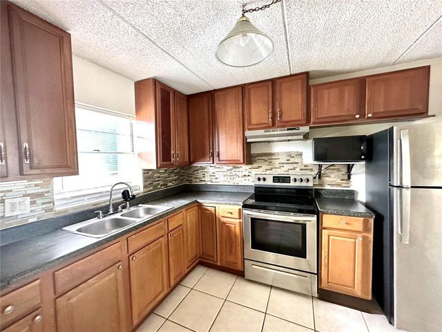 2830 SOMERSET PARK DRIVE 201, Tampa, FL 33613