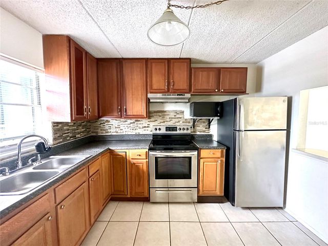 2830 SOMERSET PARK DRIVE 201, Tampa, FL 33613