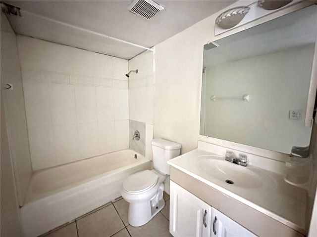 2830 SOMERSET PARK DRIVE 201, Tampa, FL 33613