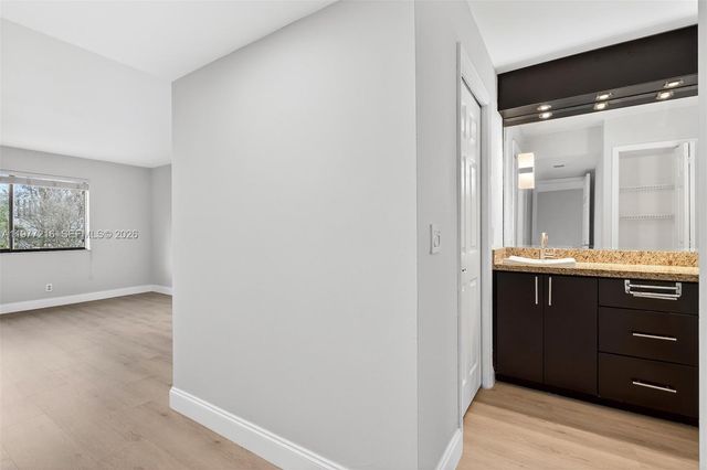 16541 Blatt Blvd 205, Weston, FL 33326