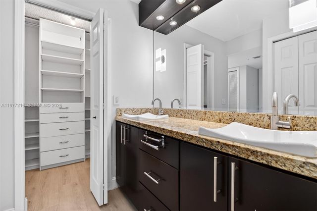 16541 Blatt Blvd 205, Weston, FL 33326