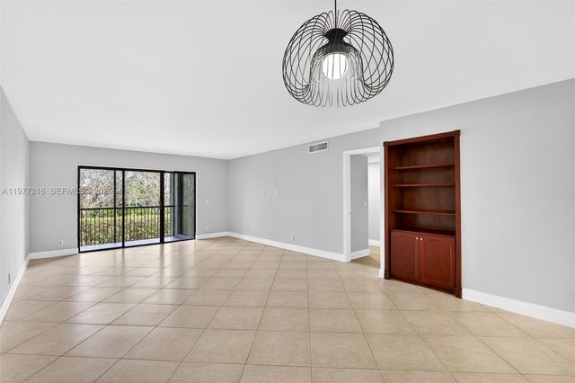 16541 Blatt Blvd 205, Weston, FL 33326