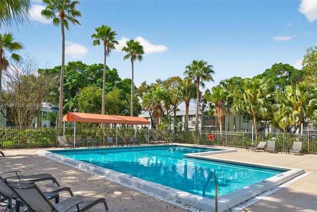 16541 Blatt Blvd 205, Weston, FL 33326