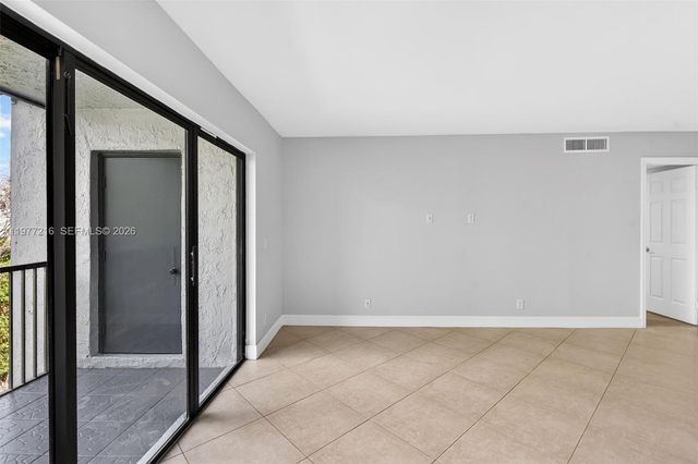 16541 Blatt Blvd 205, Weston, FL 33326