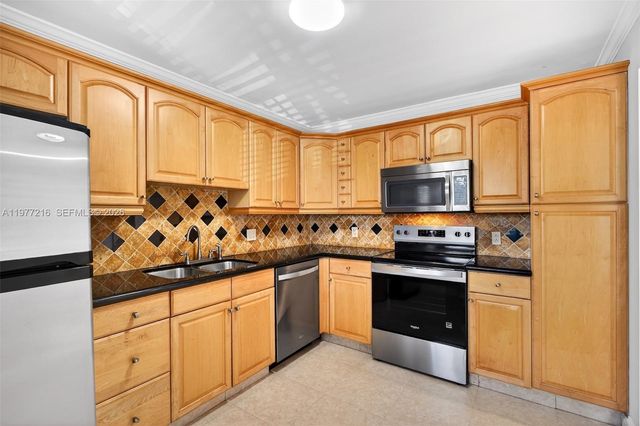 16541 Blatt Blvd 205, Weston, FL 33326