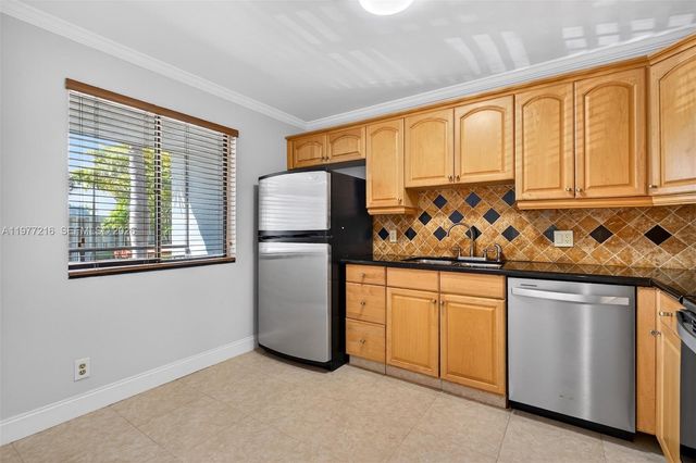 16541 Blatt Blvd 205, Weston, FL 33326