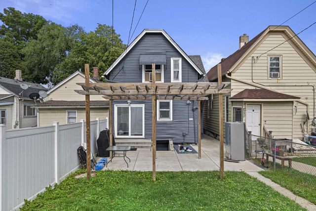 1535 S 3rd STREET, Milwaukee, WI 53204